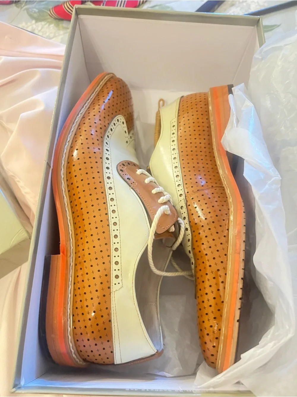 NEW GIOVANNI Tan & White Men's Wingtip Brogue Oxford size 9 hand land in Italy